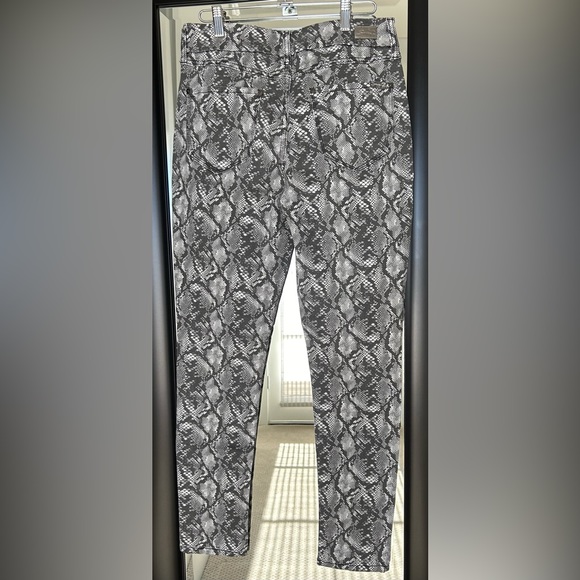 Seven7 Snakeskin 🐍 pattern Jean sz 8 - Picture 2 of 5
